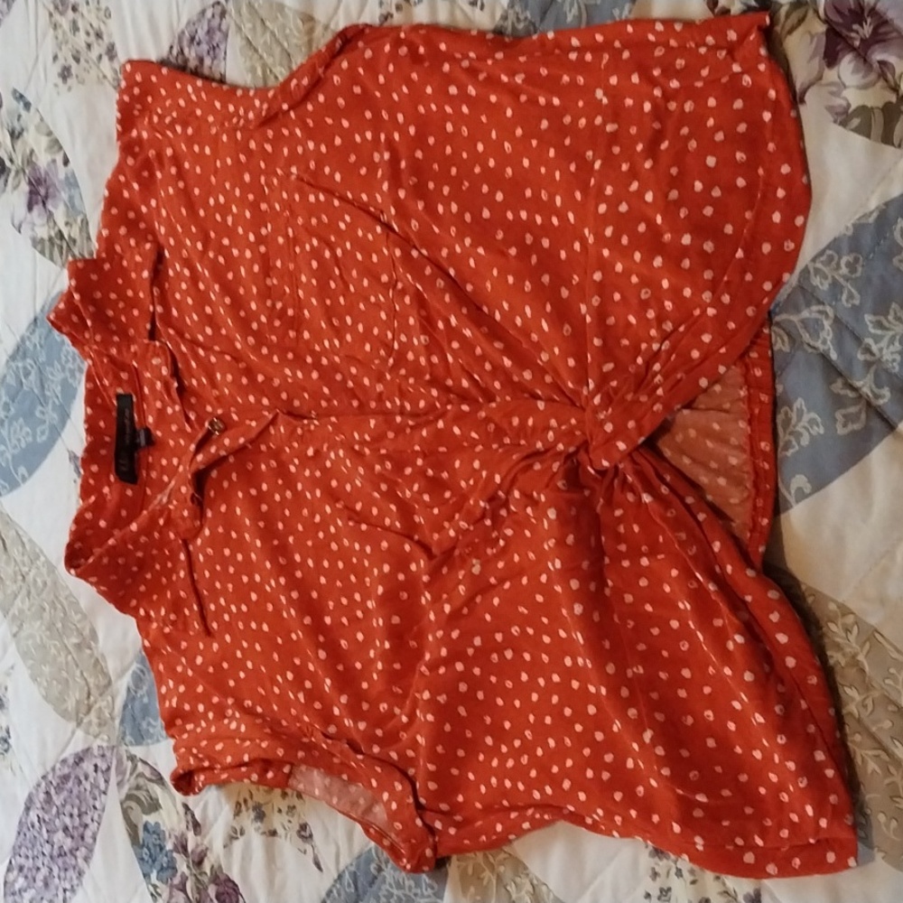 Kaii Los Angeles tie front top. Size large